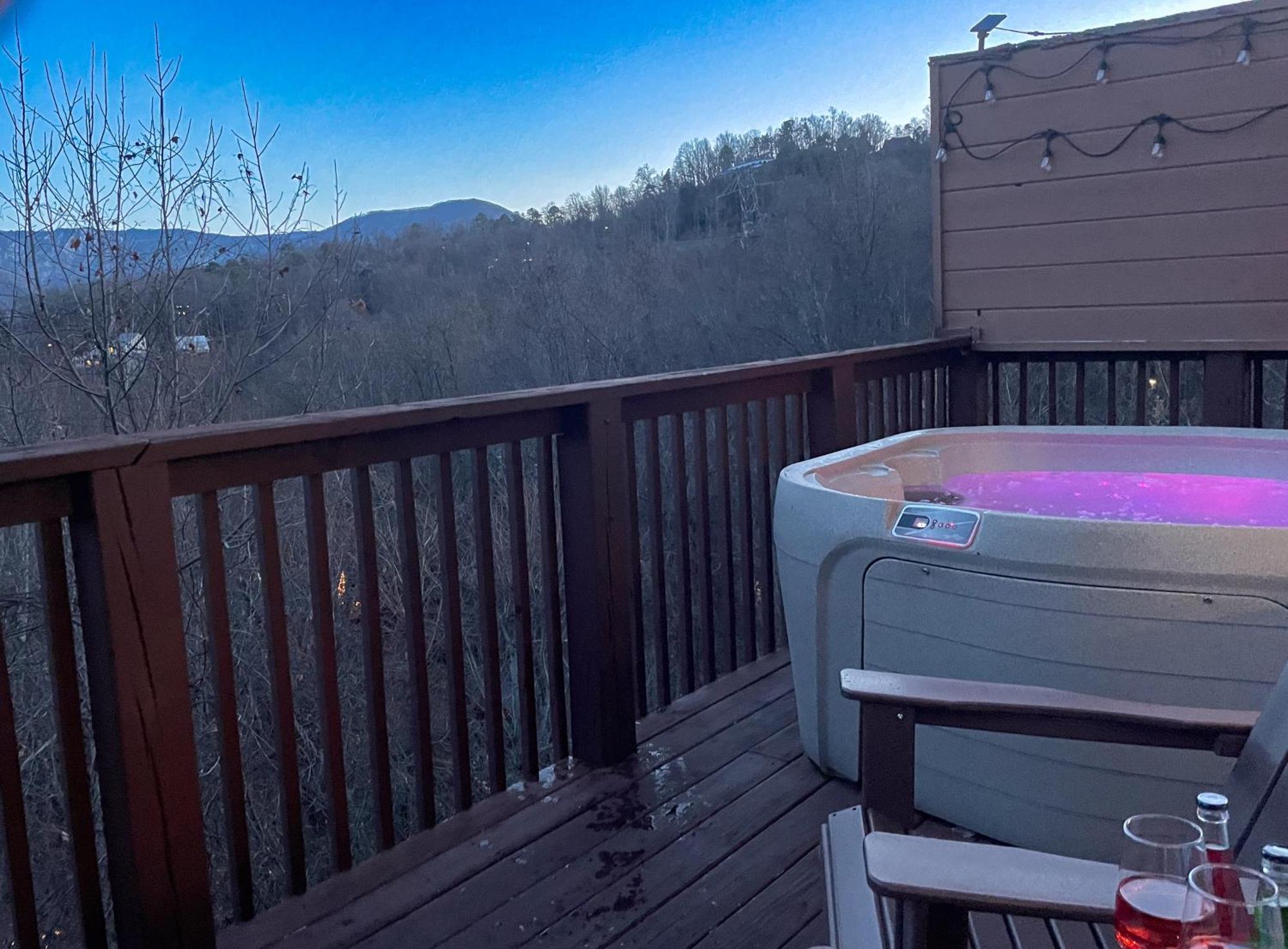 Heavenly View - Bear Themed Cabin, Hottub, Dog-Friendly, Near Gatlinburg Exterior photo